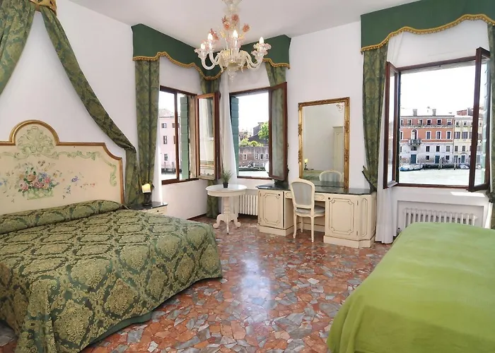 Smeraldo Grand Canal 1566C